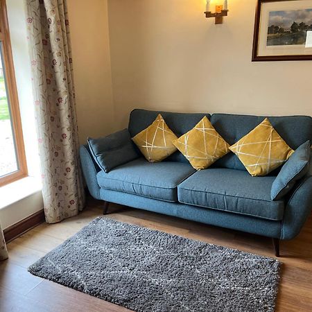 סירנססטר Tupenny Cottage, Old Mill Farm, Cotswold Water Park מראה חיצוני תמונה