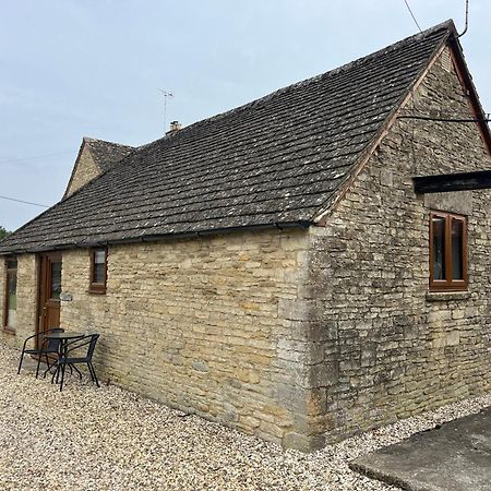 סירנססטר Tupenny Cottage, Old Mill Farm, Cotswold Water Park מראה חיצוני תמונה