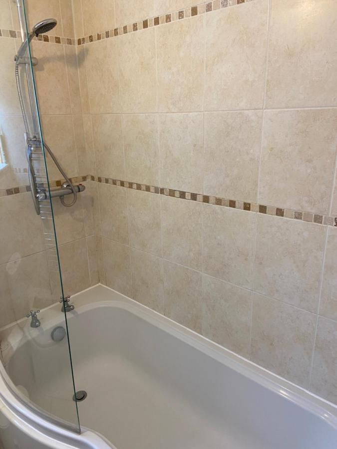 סירנססטר Tupenny Cottage, Old Mill Farm, Cotswold Water Park מראה חיצוני תמונה