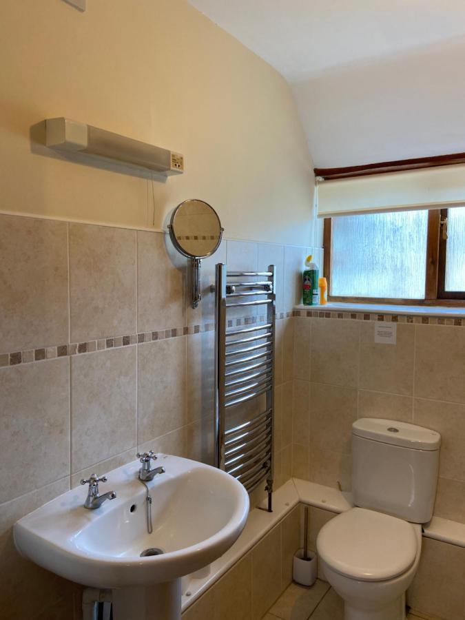 סירנססטר Tupenny Cottage, Old Mill Farm, Cotswold Water Park מראה חיצוני תמונה