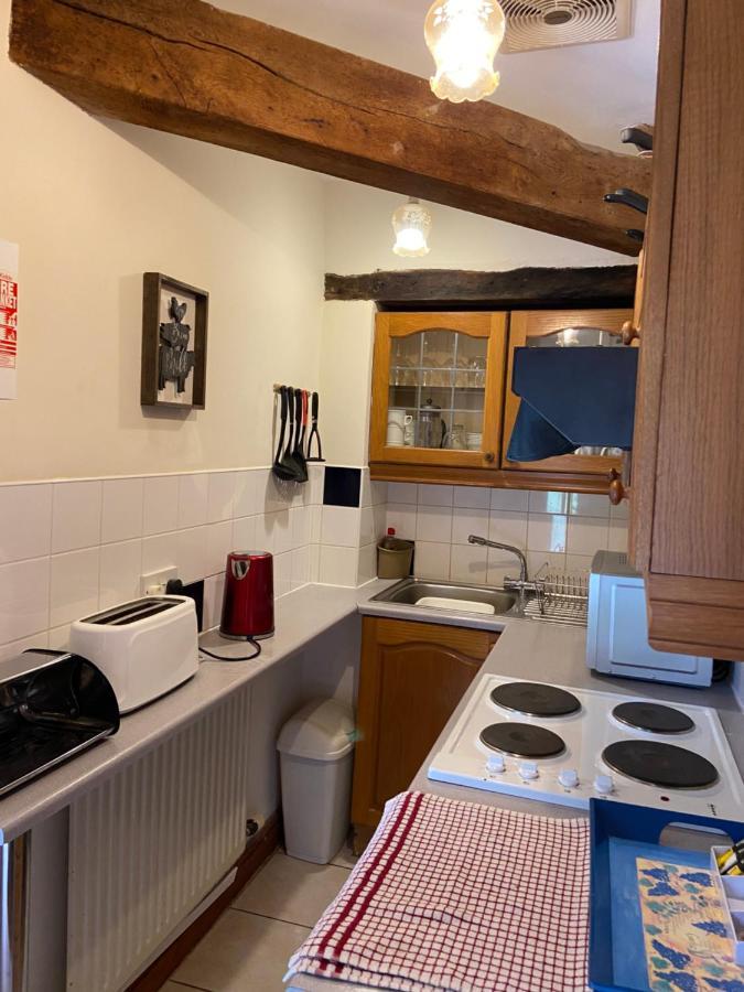 סירנססטר Tupenny Cottage, Old Mill Farm, Cotswold Water Park מראה חיצוני תמונה