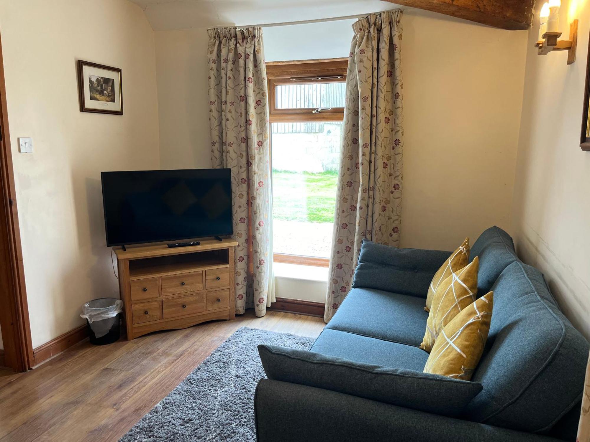 סירנססטר Tupenny Cottage, Old Mill Farm, Cotswold Water Park מראה חיצוני תמונה