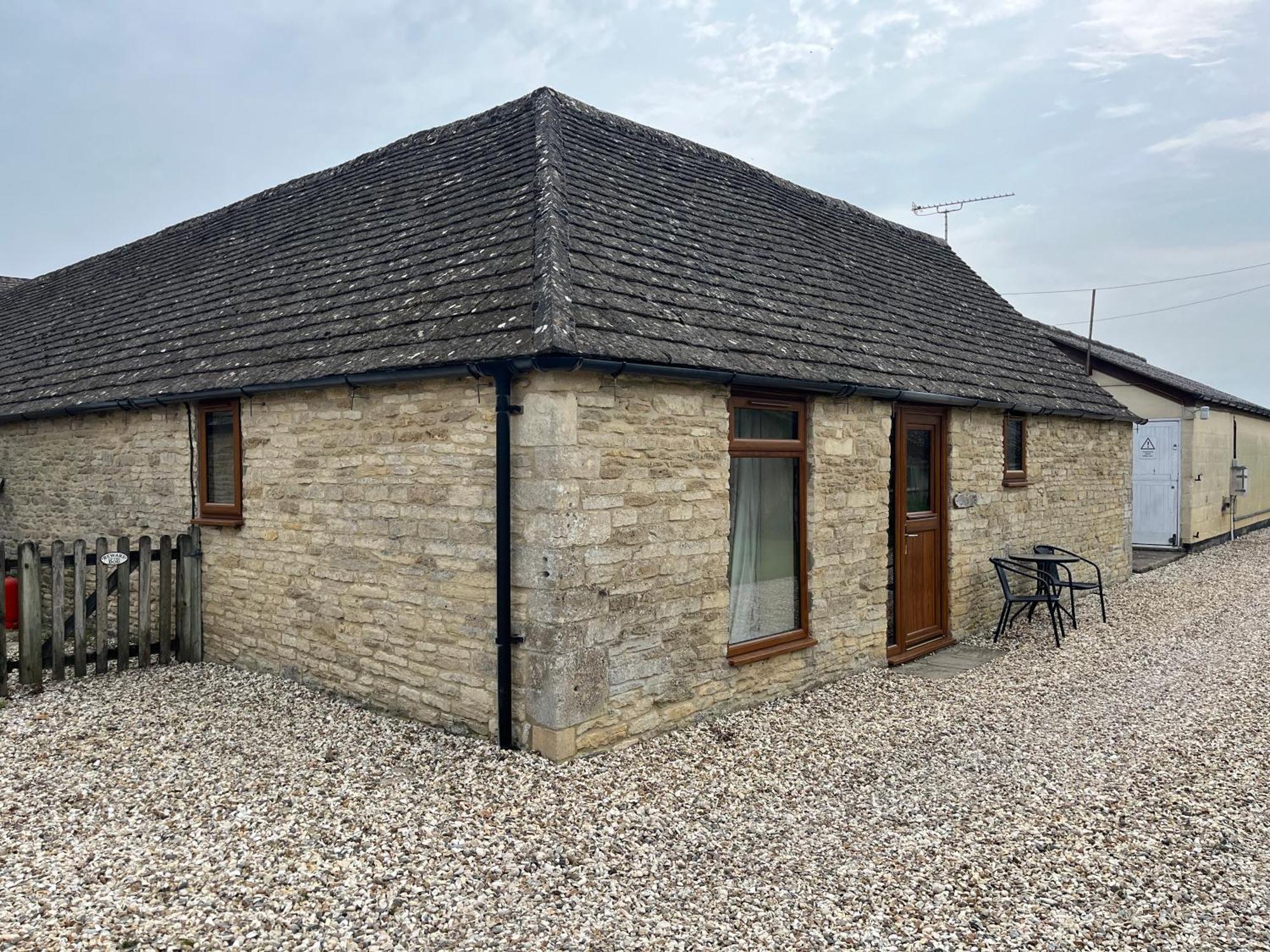 סירנססטר Tupenny Cottage, Old Mill Farm, Cotswold Water Park מראה חיצוני תמונה