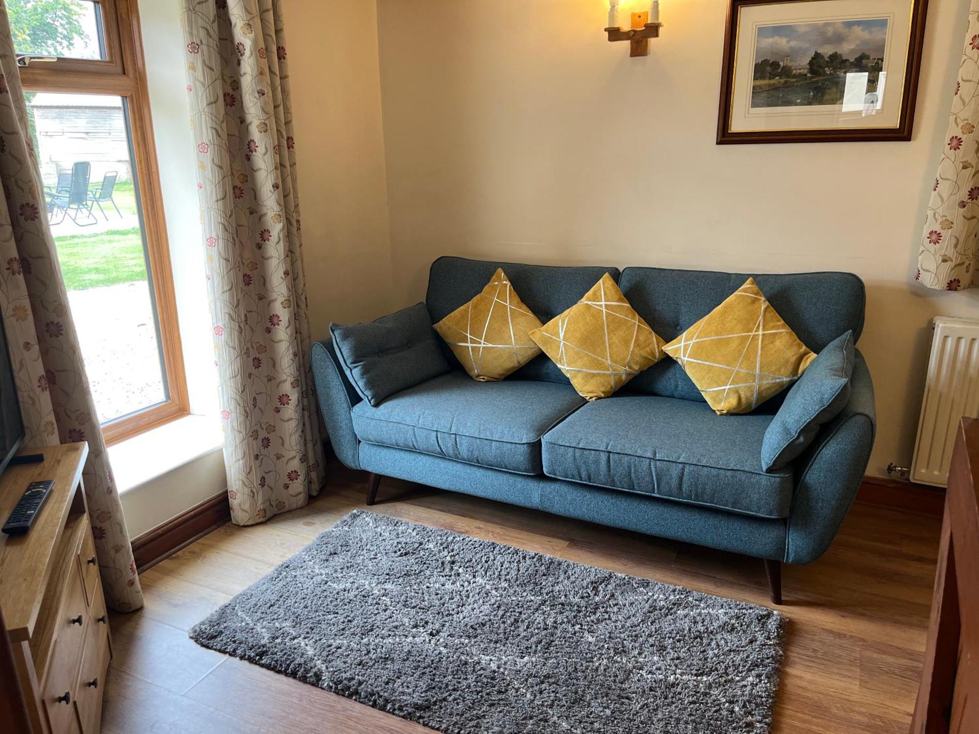 סירנססטר Tupenny Cottage, Old Mill Farm, Cotswold Water Park מראה חיצוני תמונה